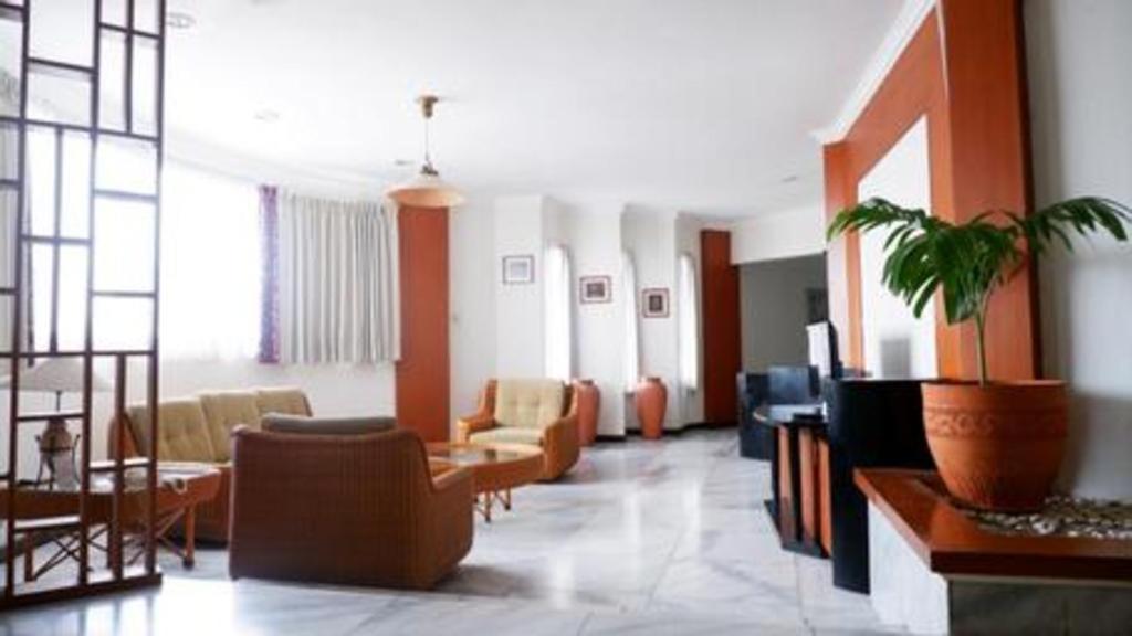 Bentani Hotel & Residence チルボン エクステリア 写真
