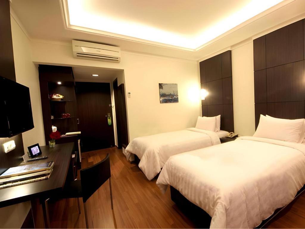Bentani Hotel & Residence チルボン エクステリア 写真