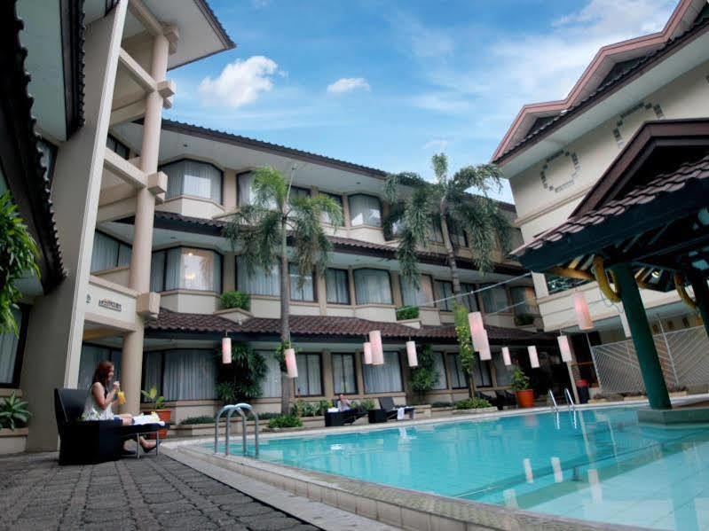 Bentani Hotel & Residence チルボン エクステリア 写真