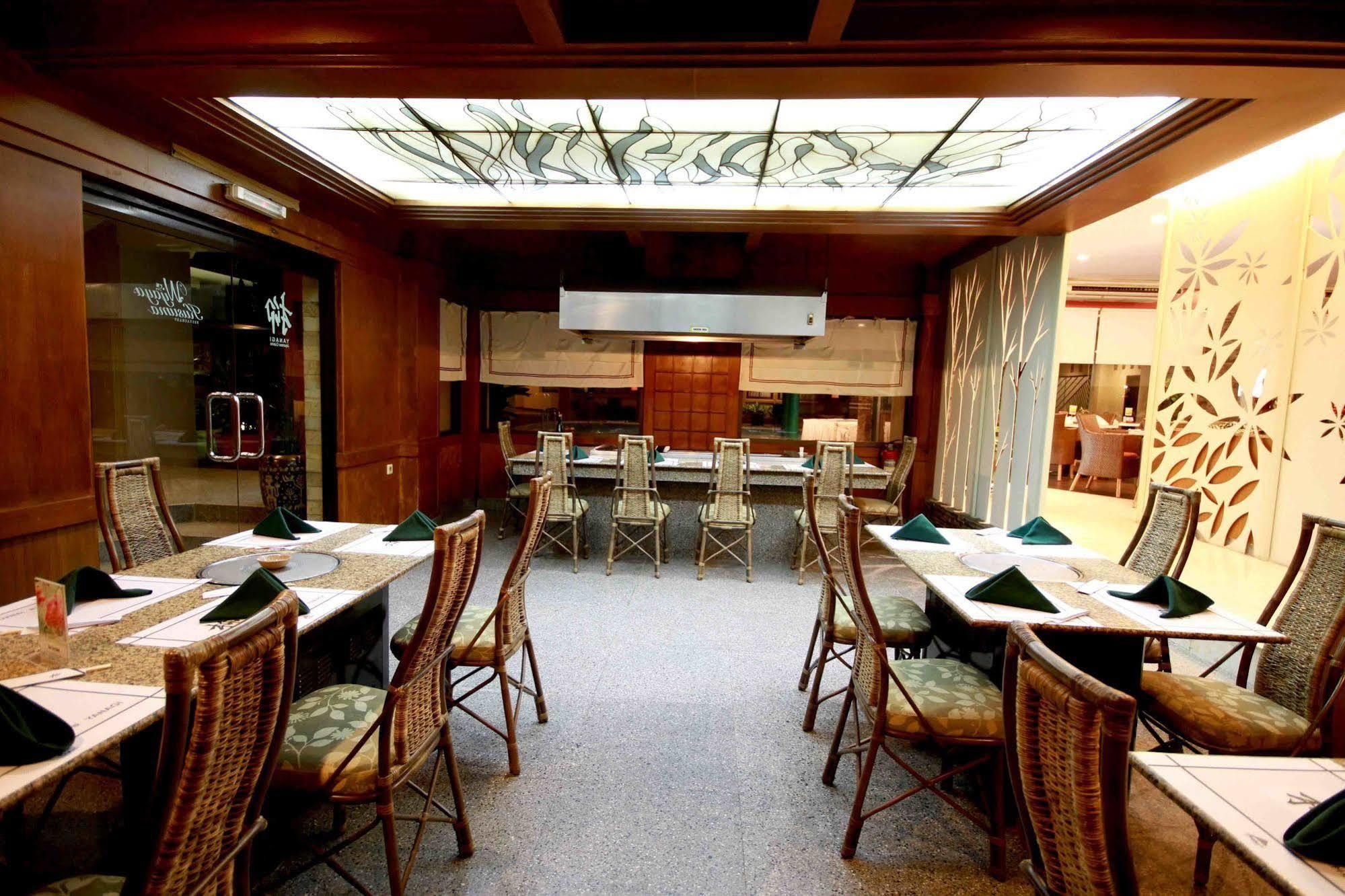 Bentani Hotel & Residence チルボン エクステリア 写真
